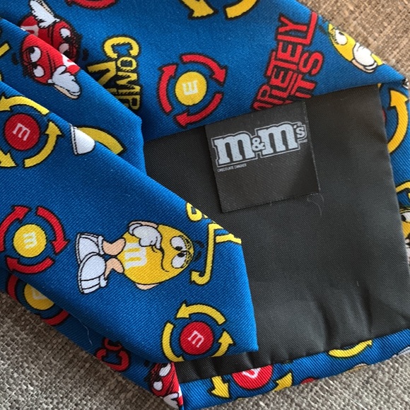 M&M’s Novelty tie - Yellow and Red - Completely Nuts - Picture 3 of 4